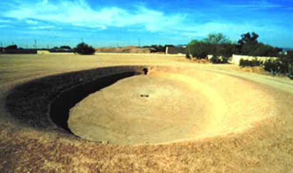 Hohokam_ballcourts_Large.jpg (47497 bytes)