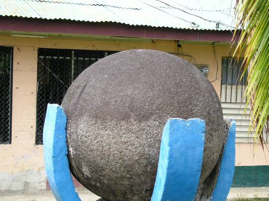 KUGLA_SPHERA_PALMAR_NORTE_SOUTH_COSTARIKA2.jpg (45170 bytes)