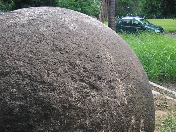 KUGLA_SPHERA_PALMAR_SUR_COSTARIKA4.jpg (66117 bytes)