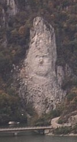 HEAD CARVED IN STONE - DJERDAP
