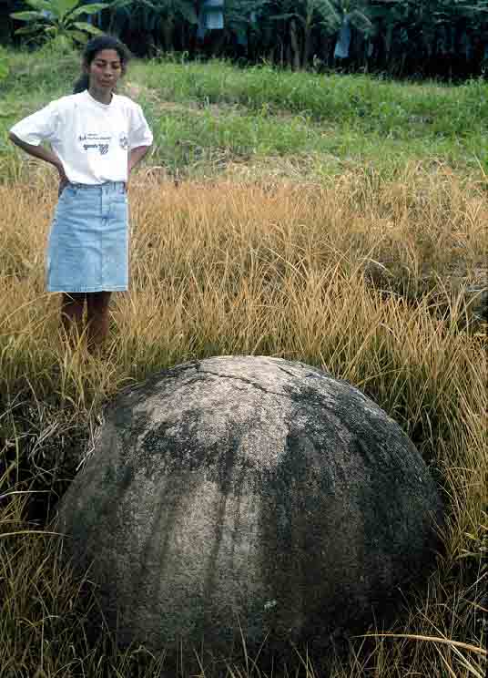 Stone_Ball_Archaeologist_Ifigenia_Quintanilla.jpg (58458 bytes)