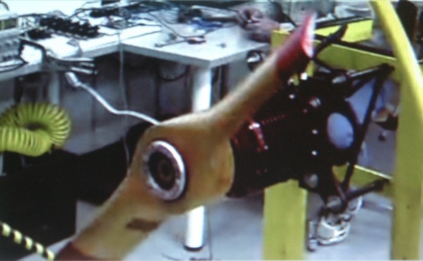 ELEKTRICNI_AVION_MOTOR_TEST.jpg (46802 bytes)