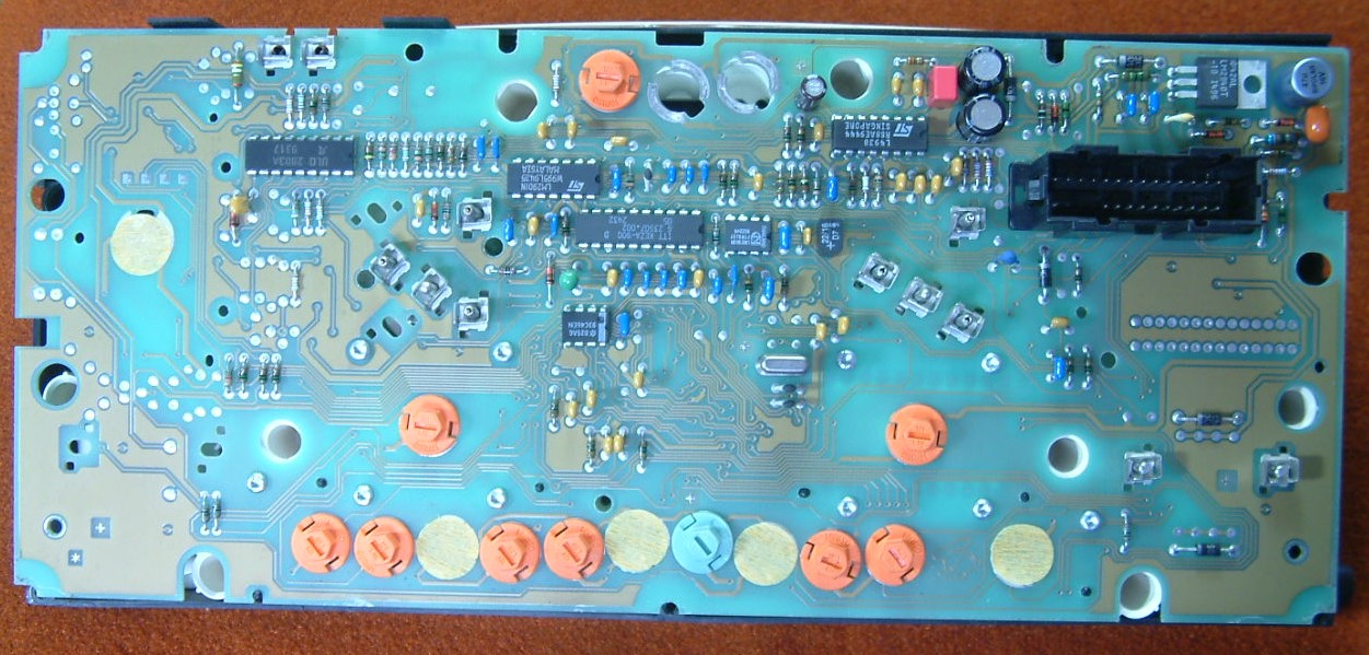 GOLF_A3_ELECTRIC_INSTRUMENTS_BACKSIDE_PCB.jpg (231661 bytes)