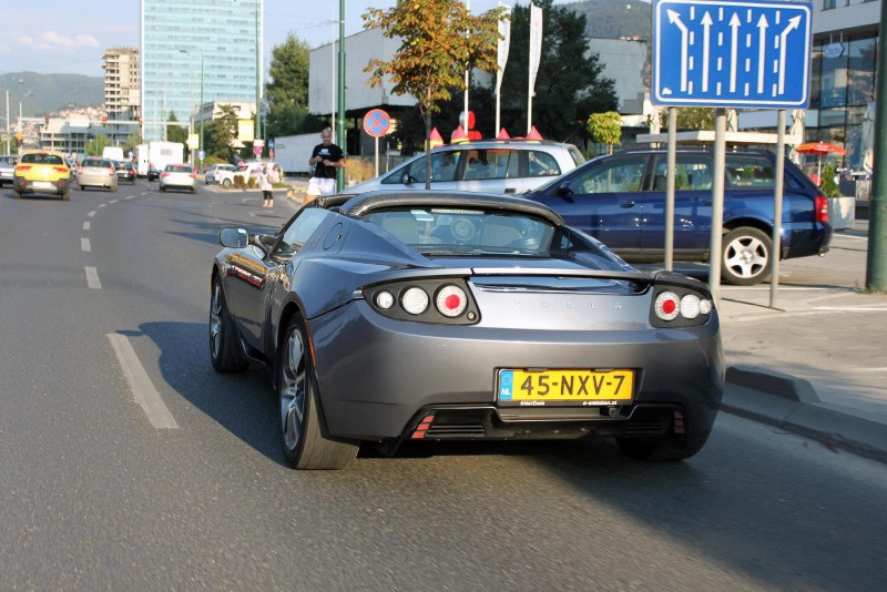 TESLA ROADSTER - SARAJEVO, PREKO PUTA AMERICKE AMBASADE