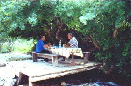 Uz hladno pivo ili  vino riba pastrmka je pravi izbor.
