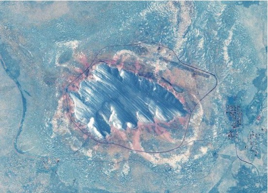 AYERS_ROCK_NEGATIVE.jpg (91275 bytes)