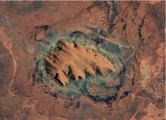 AYERS_ROCK_POSITIVE.jpg (91481 bytes)