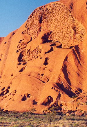 uluru1.jpg (52546 bytes)