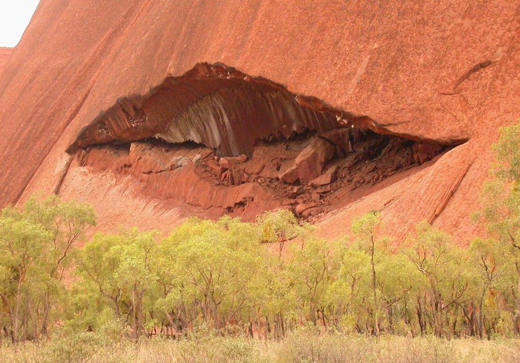 uluru10.jpg (193157 bytes)