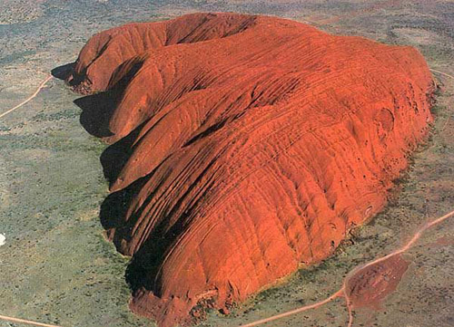 uluru2.jpg (85591 bytes)