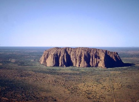 uluru3.jpg (49434 bytes)