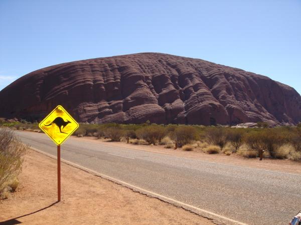 uluru5.jpg (37345 bytes)
