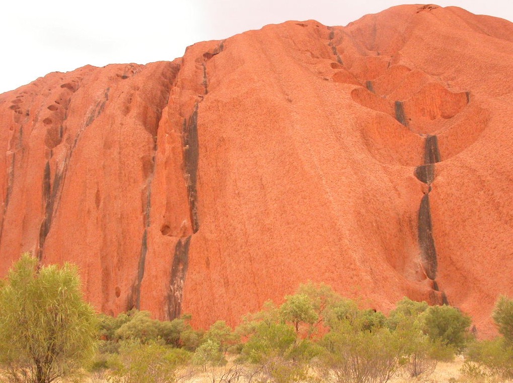 uluru8.jpg (198604 bytes)