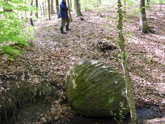 KUGLA_SPHERA_SLATINA1_NORTH_BANJA_LUKA_BOSNIA.jpg (77070 bytes)