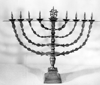 menorah4.jpg (60381 bytes)