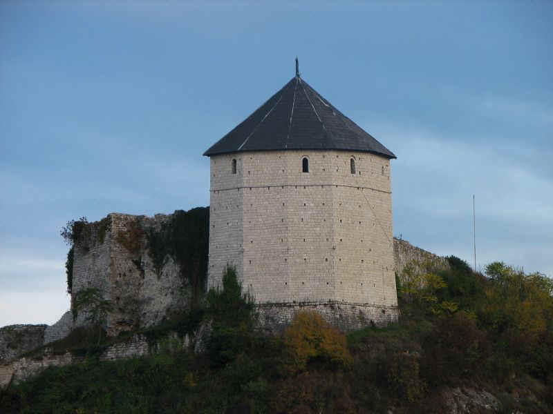 STARI_GRAD_TESANJ00.jpg (62605 bytes)