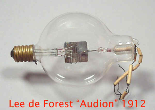 Single-Wing-Audion_1912_Invented_by_Lee_De_Forest.jpg (20391 bytes)