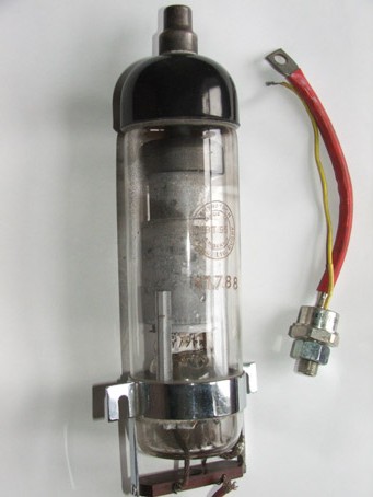 TIRATRON_ELEKTRONKA_BT95_TYRISTOR.jpg (28447 bytes)