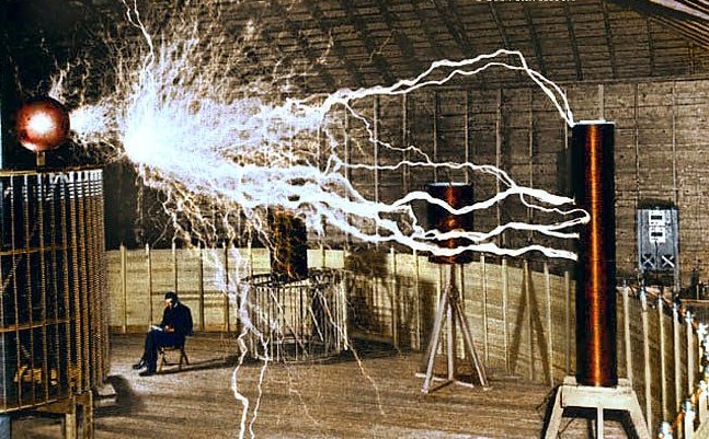 NIKOLA TESLA ISPOD VISOKOFREKVENTNOG OSCILATORA
